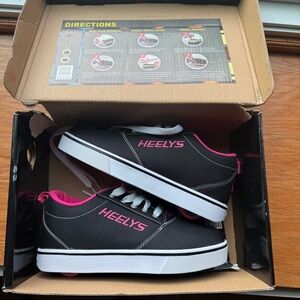 Heelys Kids Black and Pink Low-Top Sneakers